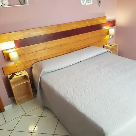 A Casa Di Monica Couette-café Olbia