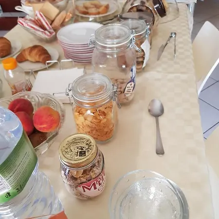 A Casa Di Monica Couette-café Olbia